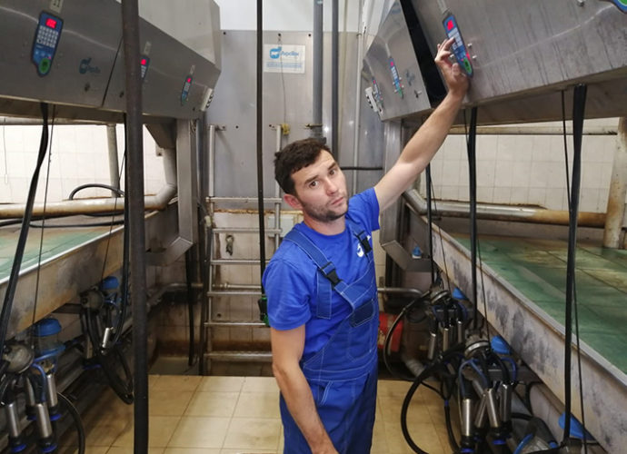 Service of the milking parlor parallel to the production of Agro-Tech