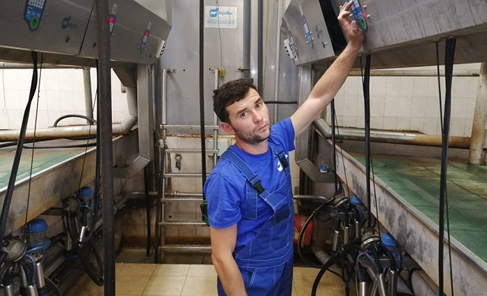Service of the milking parlor parallel to the production of Agro-Tech
